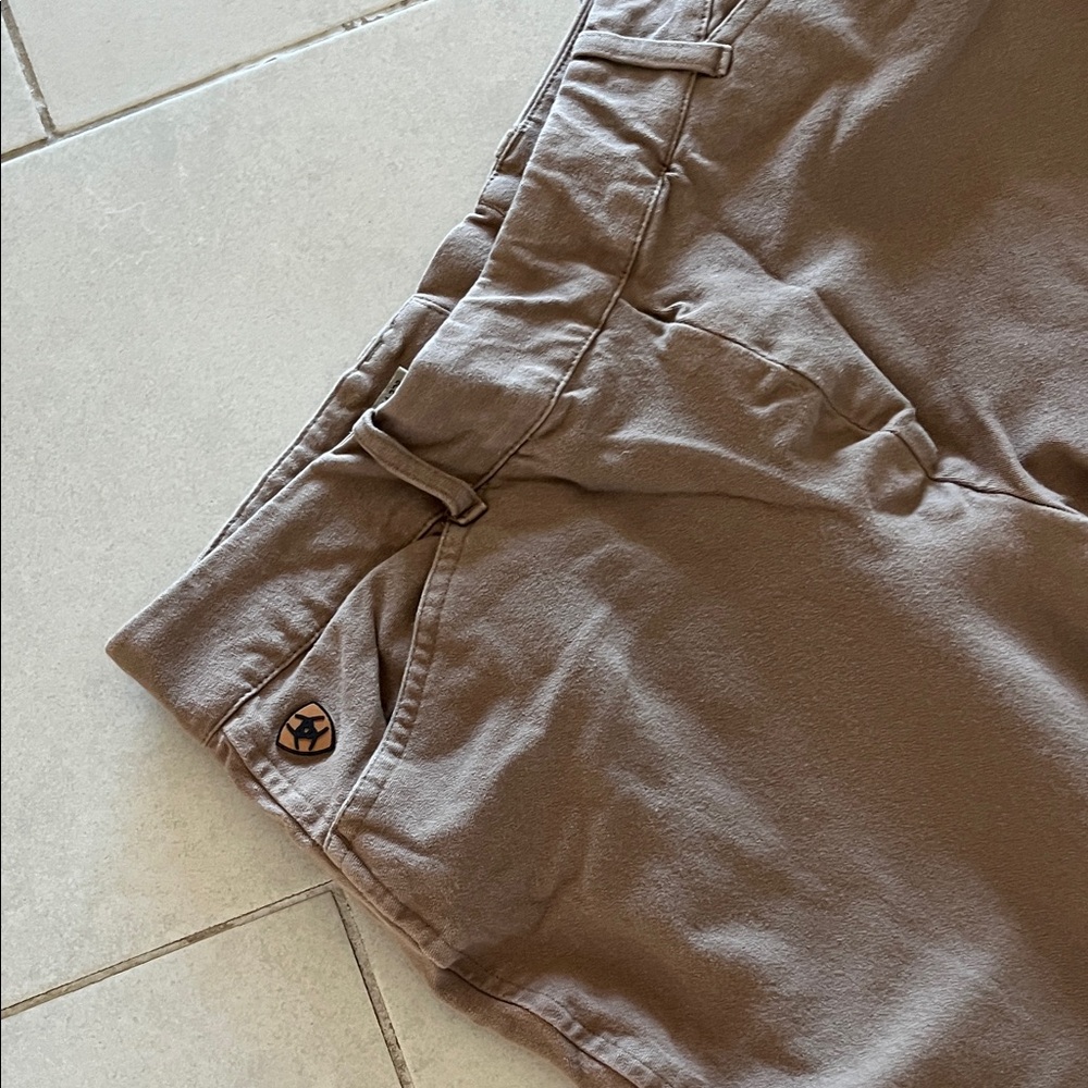 Ariat brown women’s riding breeches 94% cotton 6% spandex